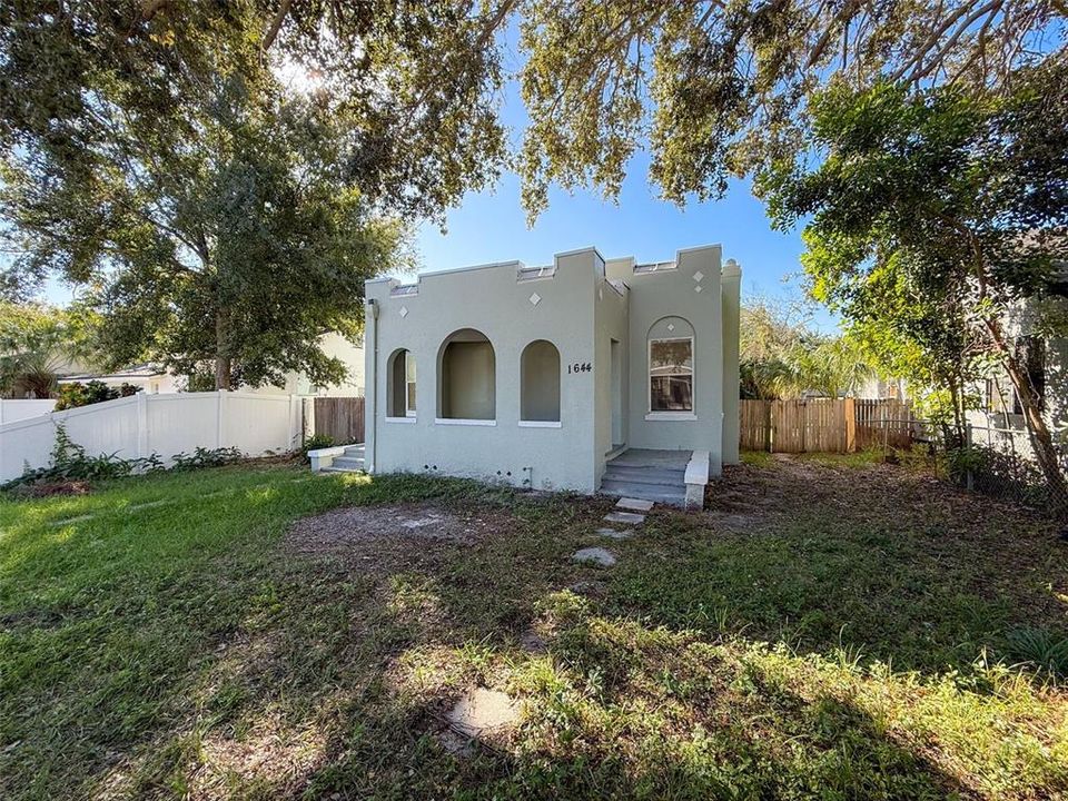 Active With Contract: $225,000 (3 beds, 1 baths, 1212 Square Feet)