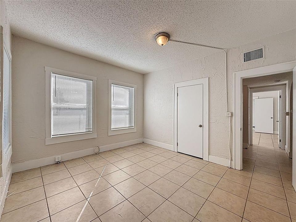 Active With Contract: $225,000 (3 beds, 1 baths, 1212 Square Feet)