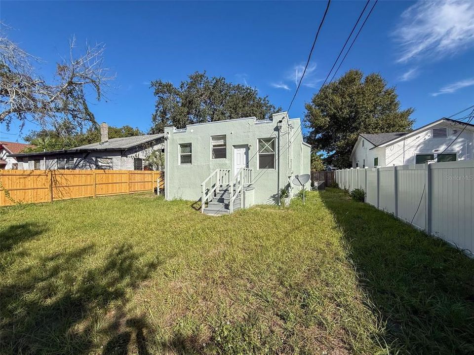 Active With Contract: $225,000 (3 beds, 1 baths, 1212 Square Feet)