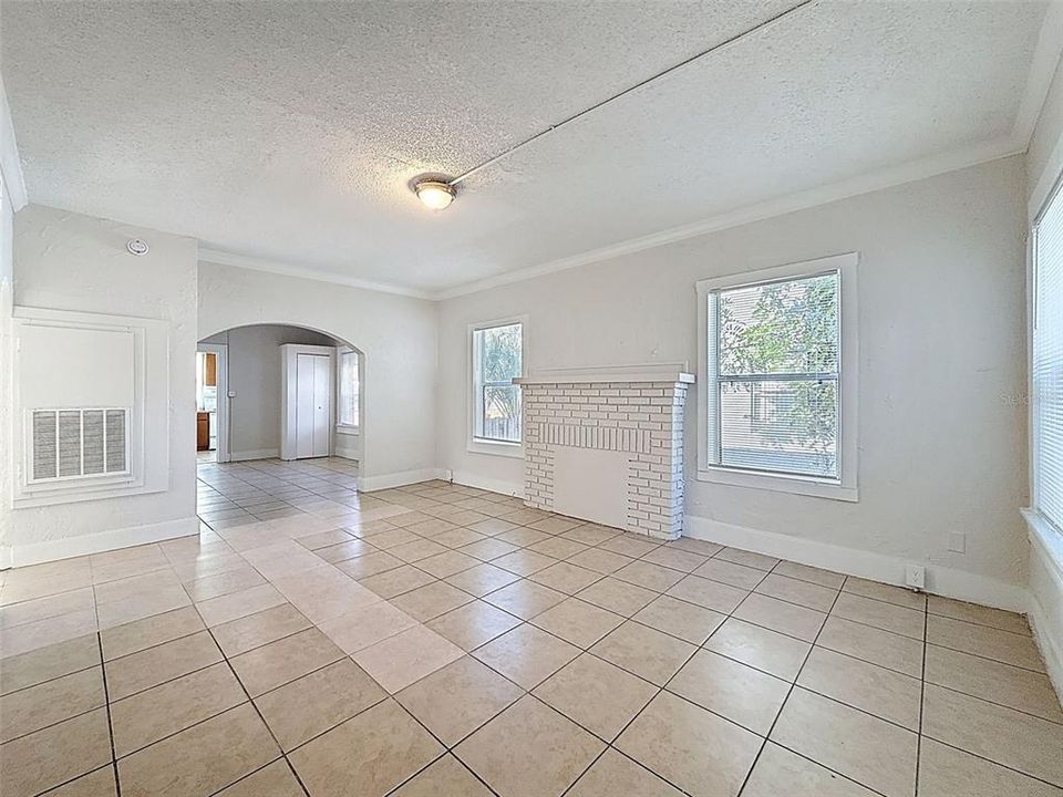 Active With Contract: $225,000 (3 beds, 1 baths, 1212 Square Feet)