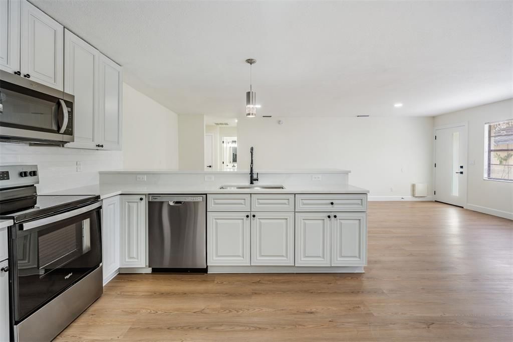 For Sale: $359,900 (4 beds, 2 baths, 1715 Square Feet)