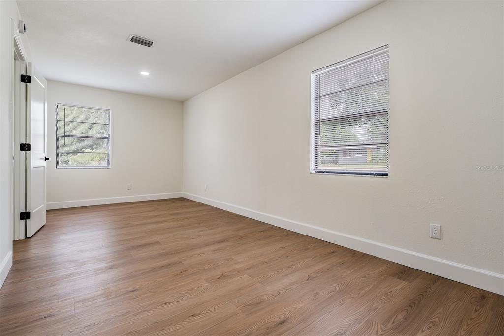 For Sale: $359,900 (4 beds, 2 baths, 1715 Square Feet)