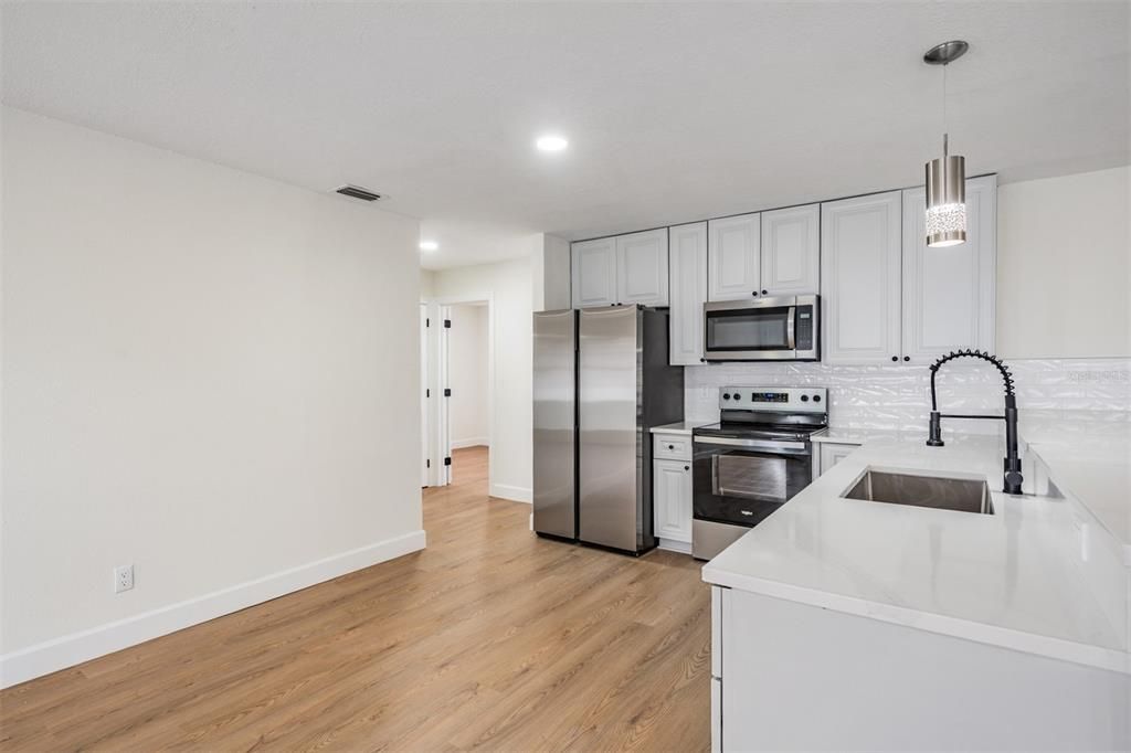 For Sale: $359,900 (4 beds, 2 baths, 1715 Square Feet)