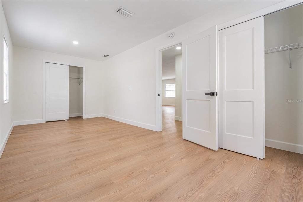 For Sale: $359,900 (4 beds, 2 baths, 1715 Square Feet)