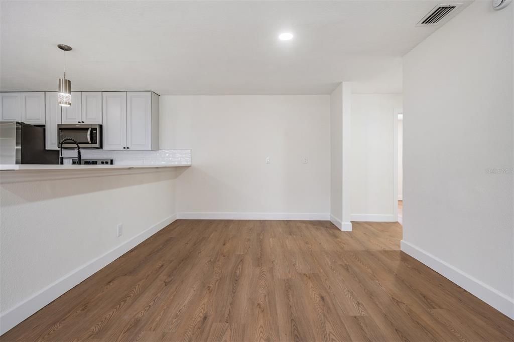 For Sale: $359,900 (4 beds, 2 baths, 1715 Square Feet)