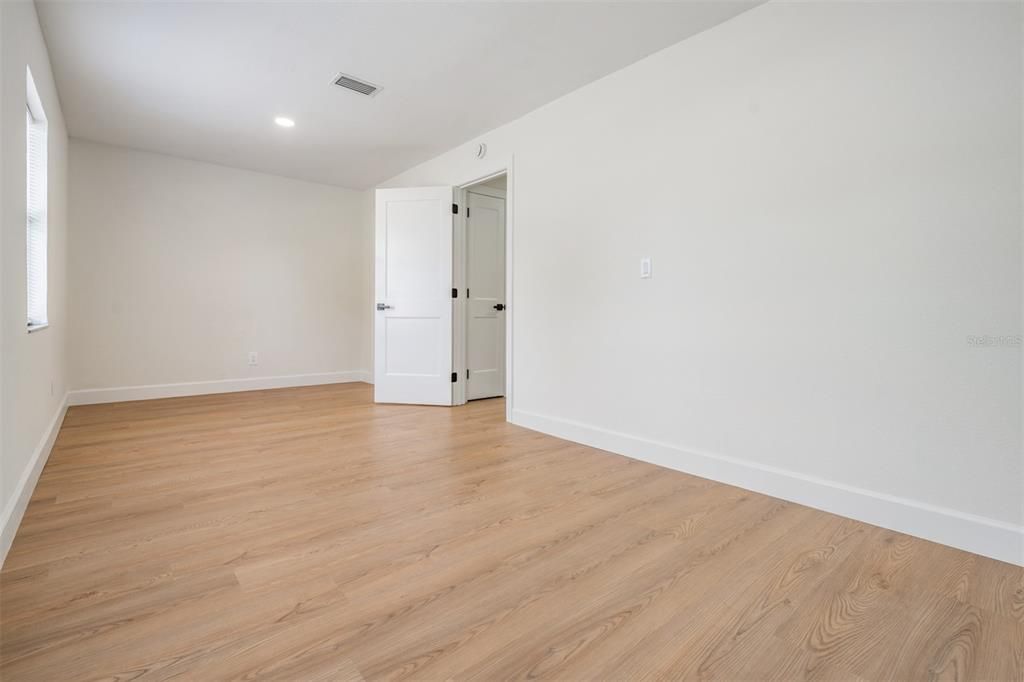 For Sale: $359,900 (4 beds, 2 baths, 1715 Square Feet)