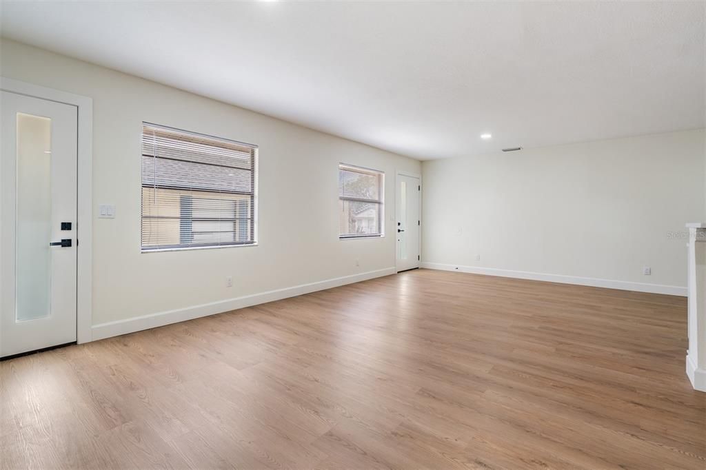 For Sale: $359,900 (4 beds, 2 baths, 1715 Square Feet)