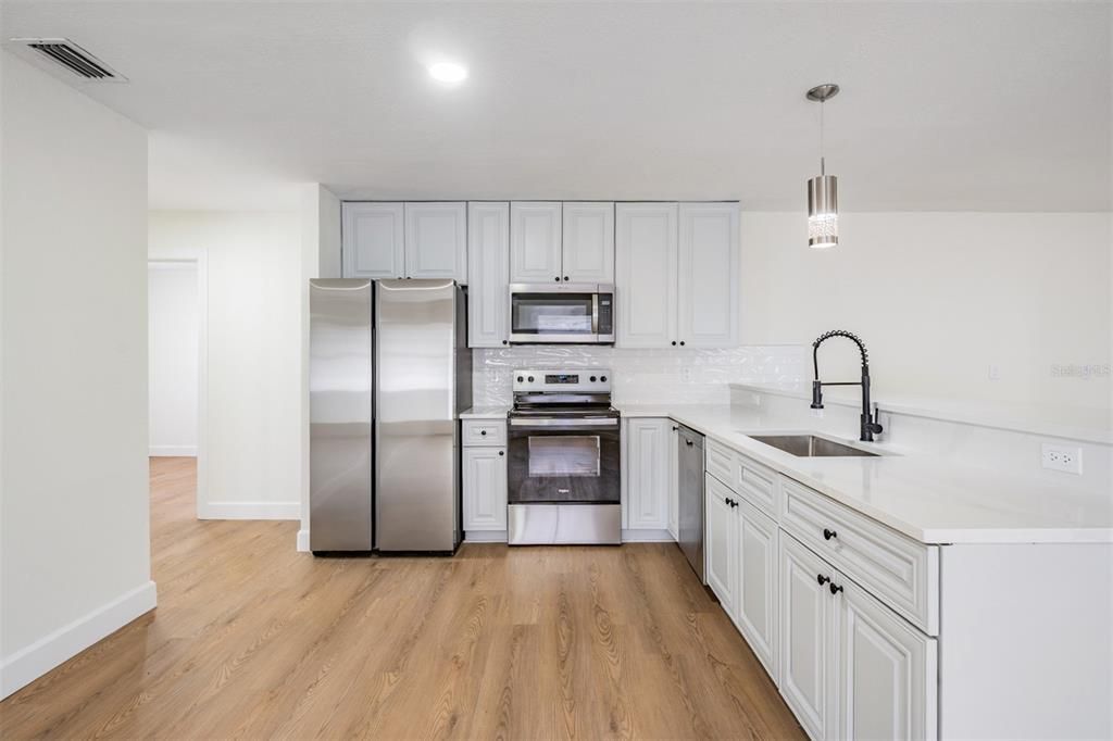 For Sale: $359,900 (4 beds, 2 baths, 1715 Square Feet)