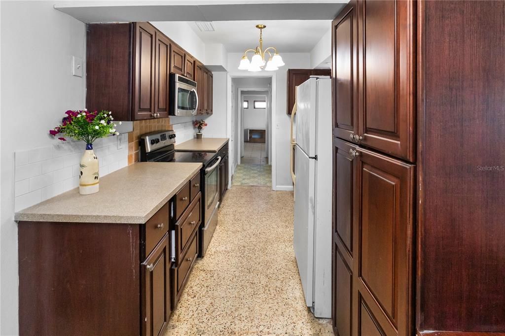 For Sale: $524,900 (4 beds, 2 baths, 2100 Square Feet)