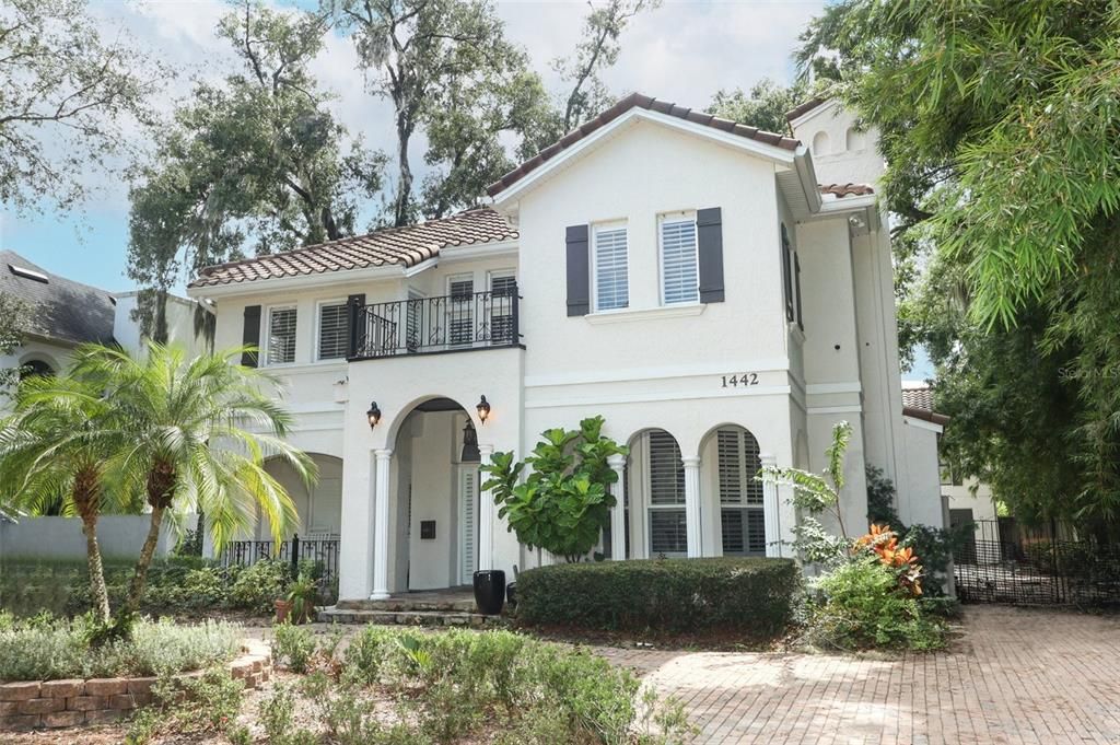 For Rent: $8,900 (4 beds, 5 baths, 3611 Square Feet)