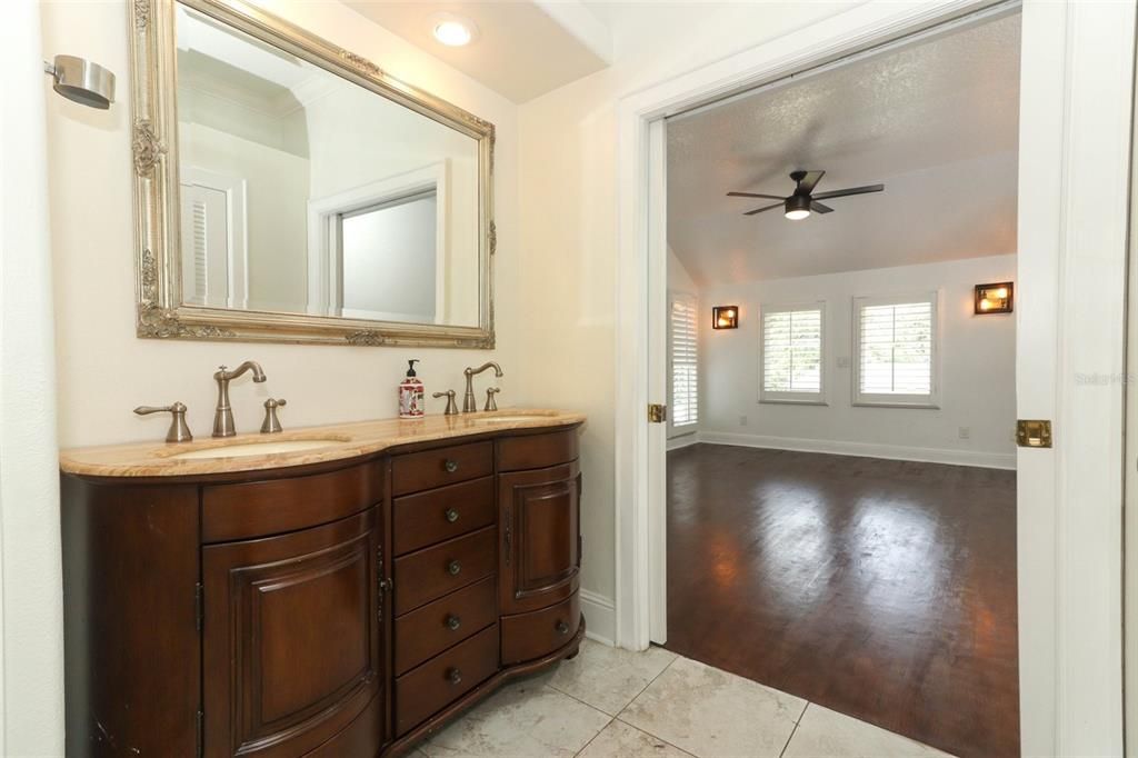 For Rent: $8,900 (4 beds, 5 baths, 3611 Square Feet)