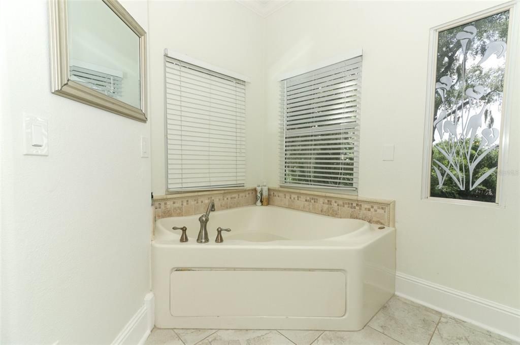 For Rent: $8,900 (4 beds, 5 baths, 3611 Square Feet)