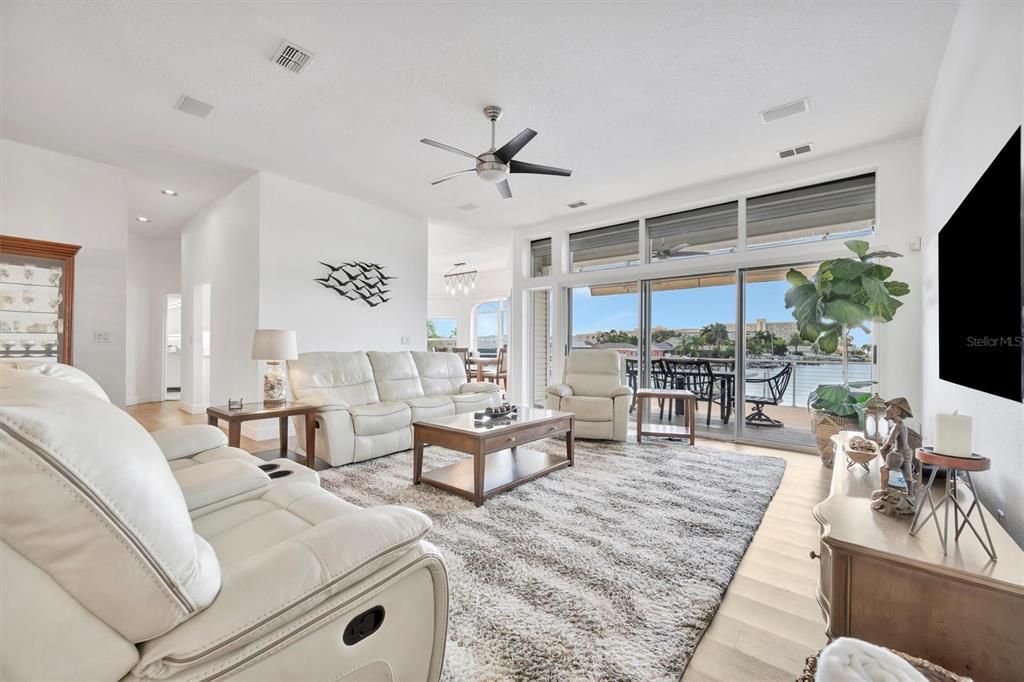 待售: $3,500,000 (5 贝兹, 5 浴室, 3891 平方英尺)