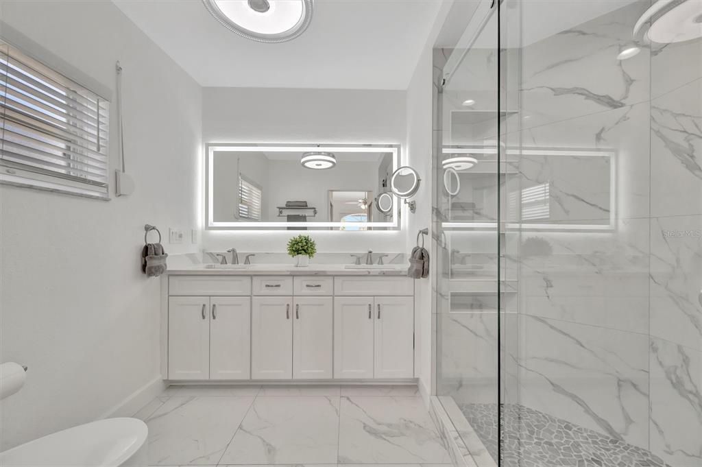 待售: $3,500,000 (5 贝兹, 5 浴室, 3891 平方英尺)