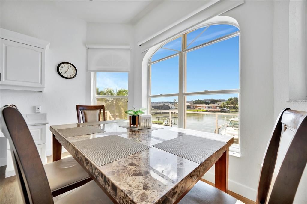 待售: $3,500,000 (5 贝兹, 5 浴室, 3891 平方英尺)