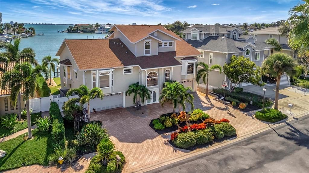 待售: $3,500,000 (5 贝兹, 5 浴室, 3891 平方英尺)