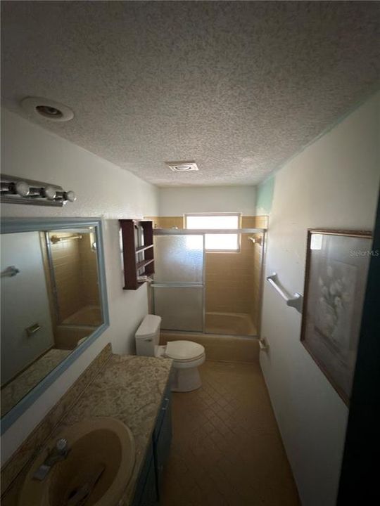 待售: $220,000 (3 贝兹, 2 浴室, 2006 平方英尺)