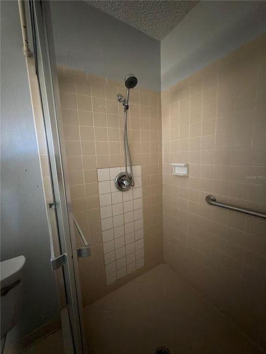 待售: $220,000 (3 贝兹, 2 浴室, 2006 平方英尺)