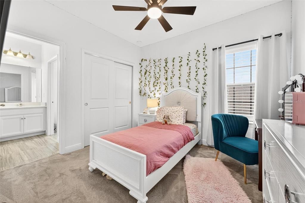 En Venta: $496,000 (4 camas, 3 baños, 2344 Pies cuadrados)