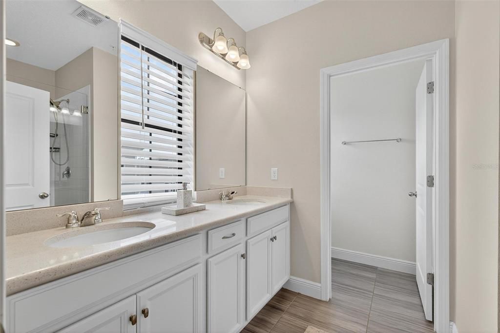 En Venta: $496,000 (4 camas, 3 baños, 2344 Pies cuadrados)