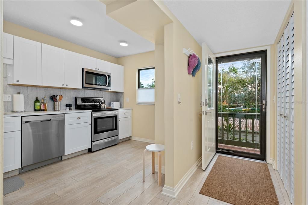 For Sale: $525,000 (2 beds, 2 baths, 1216 Square Feet)