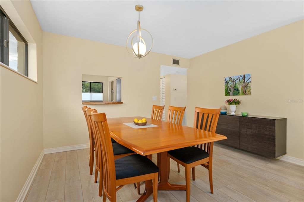 For Sale: $525,000 (2 beds, 2 baths, 1216 Square Feet)