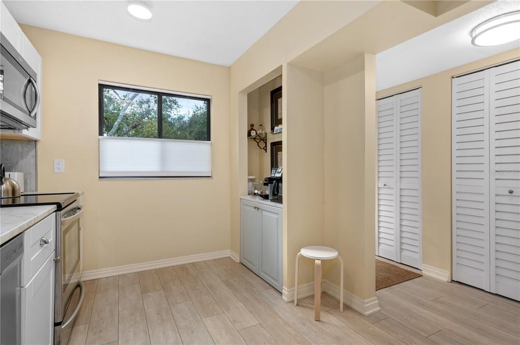 For Sale: $525,000 (2 beds, 2 baths, 1216 Square Feet)