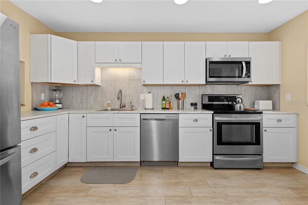 For Sale: $525,000 (2 beds, 2 baths, 1216 Square Feet)