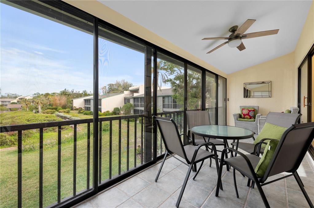 For Sale: $525,000 (2 beds, 2 baths, 1216 Square Feet)