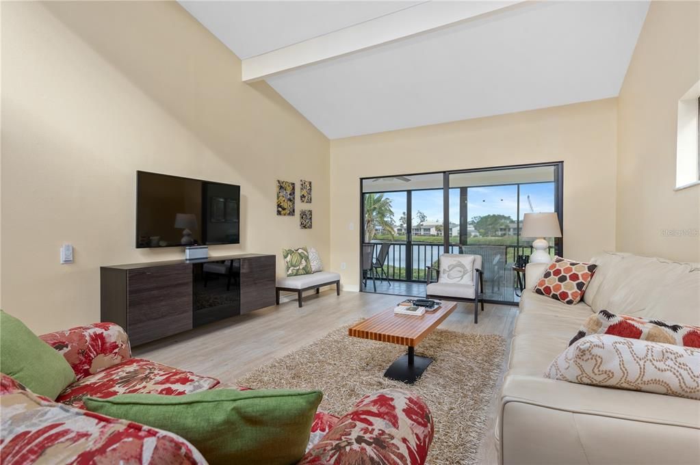 For Sale: $525,000 (2 beds, 2 baths, 1216 Square Feet)