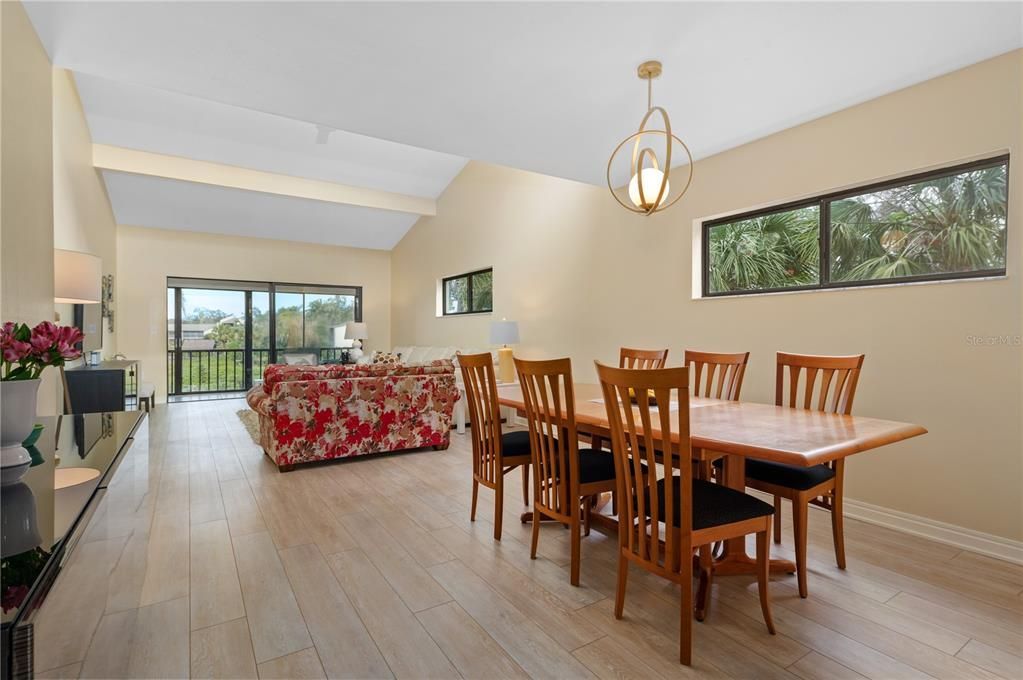 For Sale: $525,000 (2 beds, 2 baths, 1216 Square Feet)