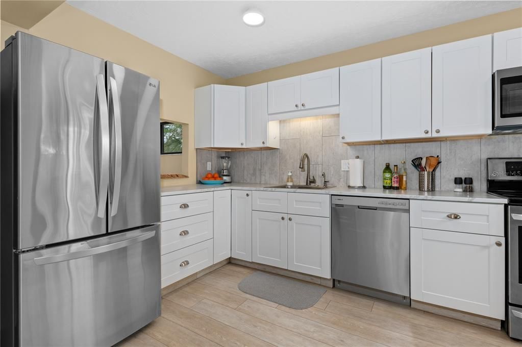 For Sale: $525,000 (2 beds, 2 baths, 1216 Square Feet)