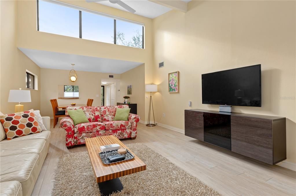 For Sale: $525,000 (2 beds, 2 baths, 1216 Square Feet)