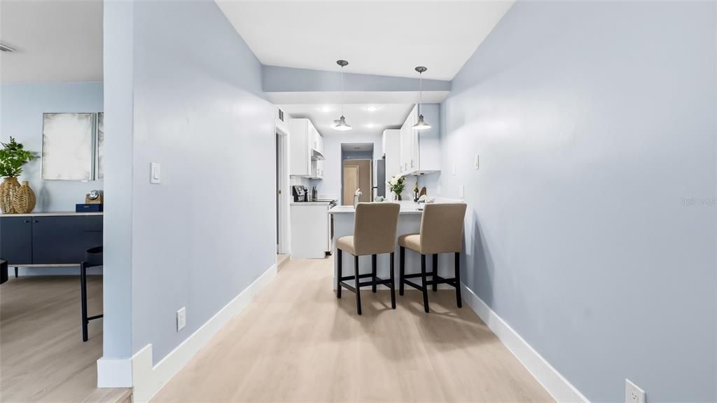 Active With Contract: $385,000 (2 beds, 2 baths, 1030 Square Feet)