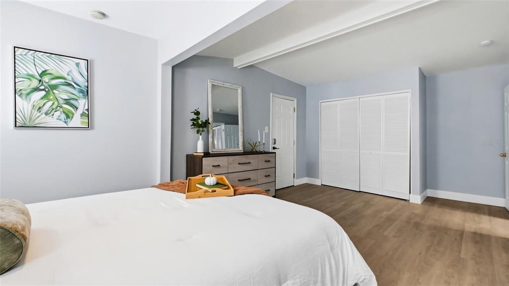 Active With Contract: $385,000 (2 beds, 2 baths, 1030 Square Feet)