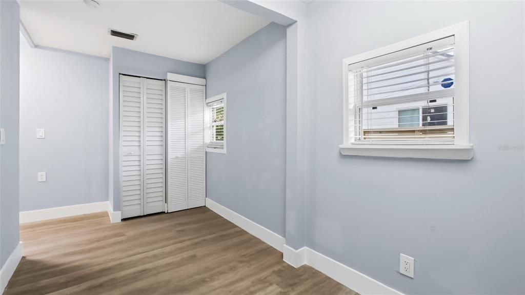 Active With Contract: $385,000 (2 beds, 2 baths, 1030 Square Feet)