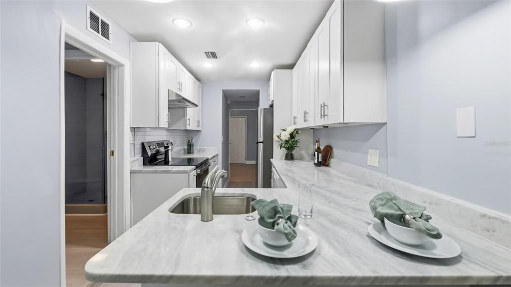 Active With Contract: $385,000 (2 beds, 2 baths, 1030 Square Feet)