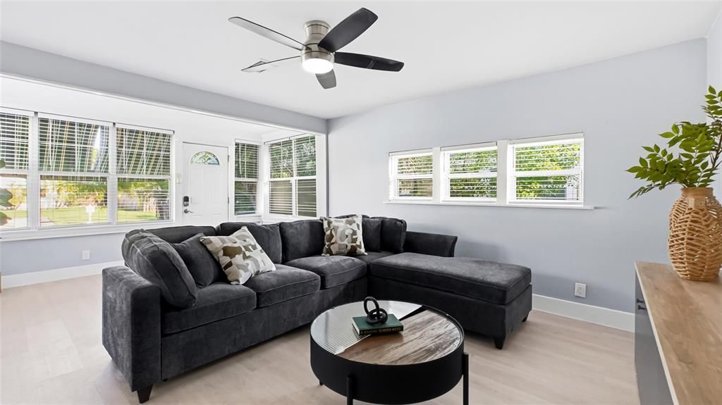 Active With Contract: $385,000 (2 beds, 2 baths, 1030 Square Feet)