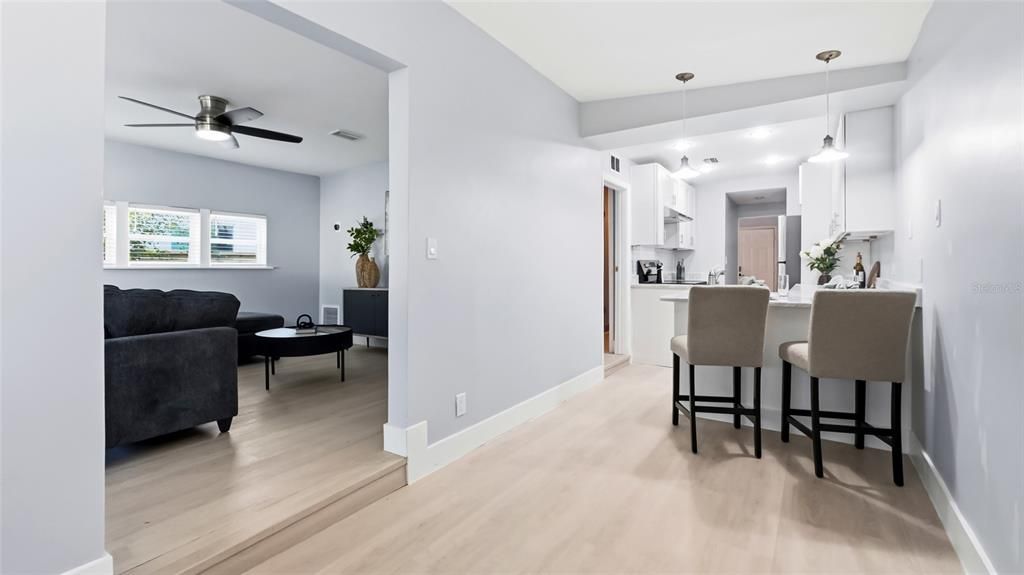 Active With Contract: $385,000 (2 beds, 2 baths, 1030 Square Feet)