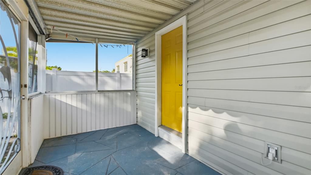 Active With Contract: $385,000 (2 beds, 2 baths, 1030 Square Feet)