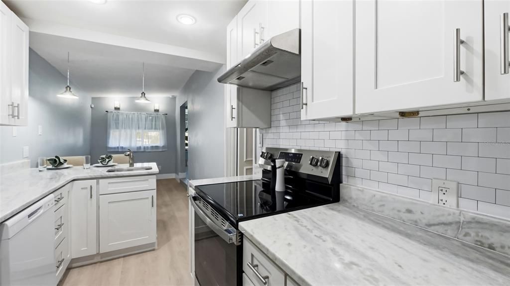 Active With Contract: $385,000 (2 beds, 2 baths, 1030 Square Feet)