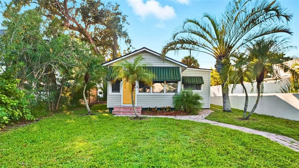 Active With Contract: $385,000 (2 beds, 2 baths, 1030 Square Feet)