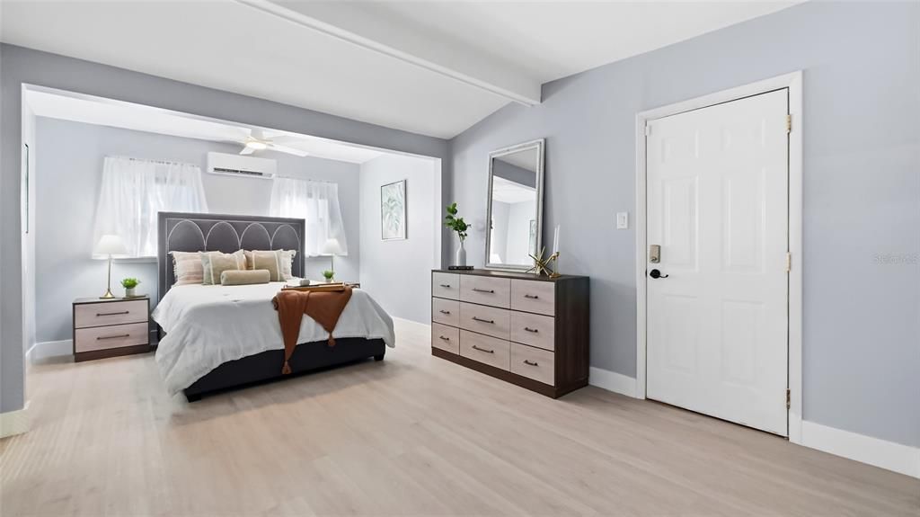 Active With Contract: $385,000 (2 beds, 2 baths, 1030 Square Feet)