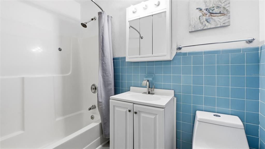 Active With Contract: $385,000 (2 beds, 2 baths, 1030 Square Feet)