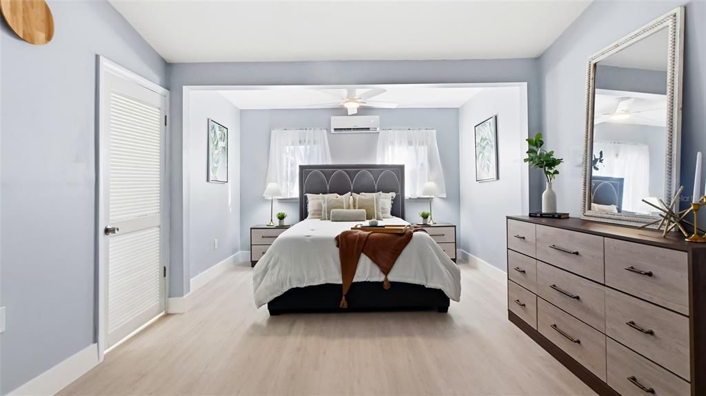 Active With Contract: $385,000 (2 beds, 2 baths, 1030 Square Feet)