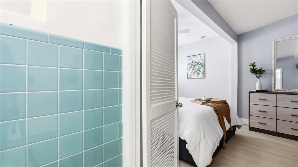 Active With Contract: $385,000 (2 beds, 2 baths, 1030 Square Feet)