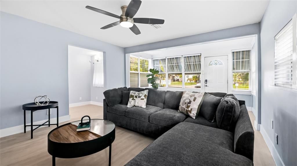Active With Contract: $385,000 (2 beds, 2 baths, 1030 Square Feet)