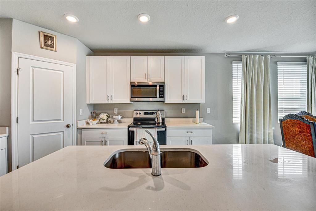 На продажу: $345,000 (3 спален, 2 ванн, 1695 Квадратных фут)