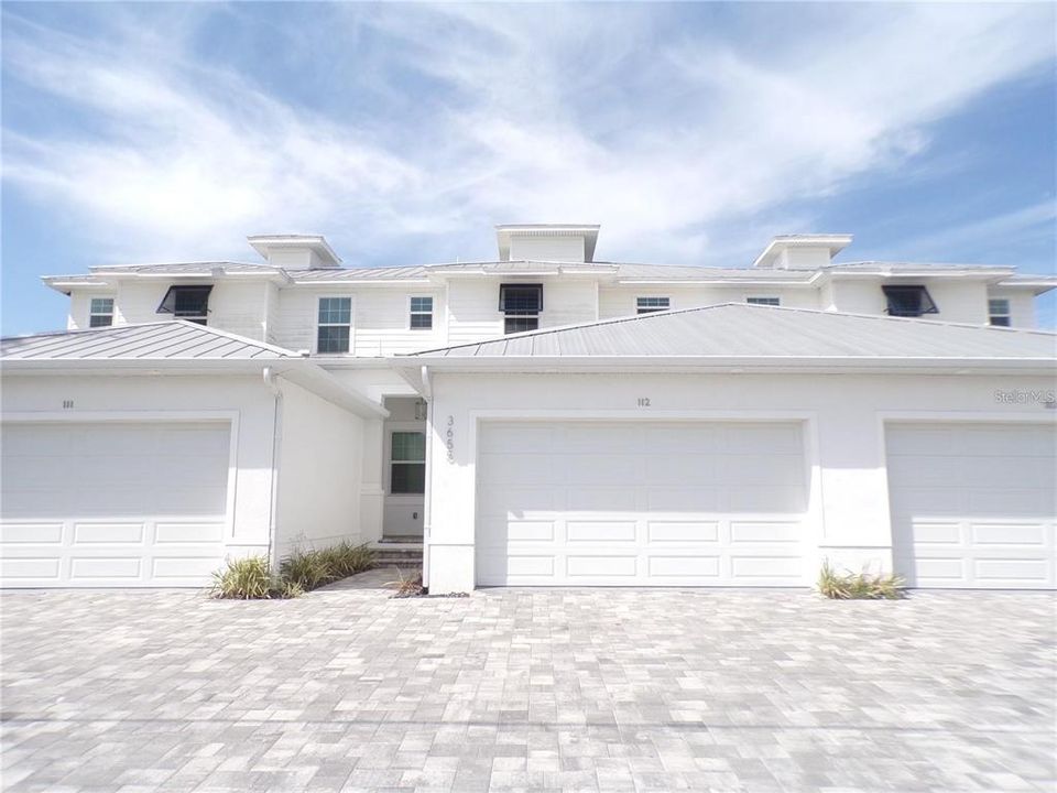 For Rent: $2,400 (3 beds, 3 baths, 1896 Square Feet)