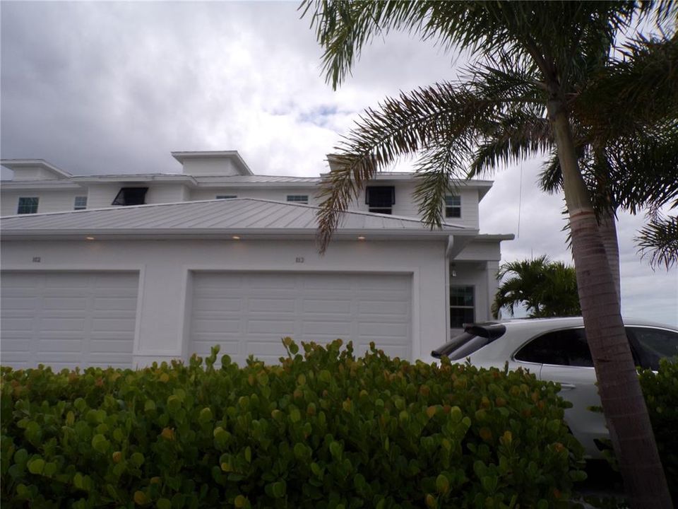 For Rent: $2,400 (3 beds, 3 baths, 1896 Square Feet)